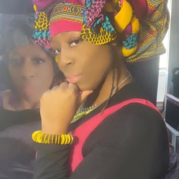 Meet your Posher, Nichole - Picture 11 of 14